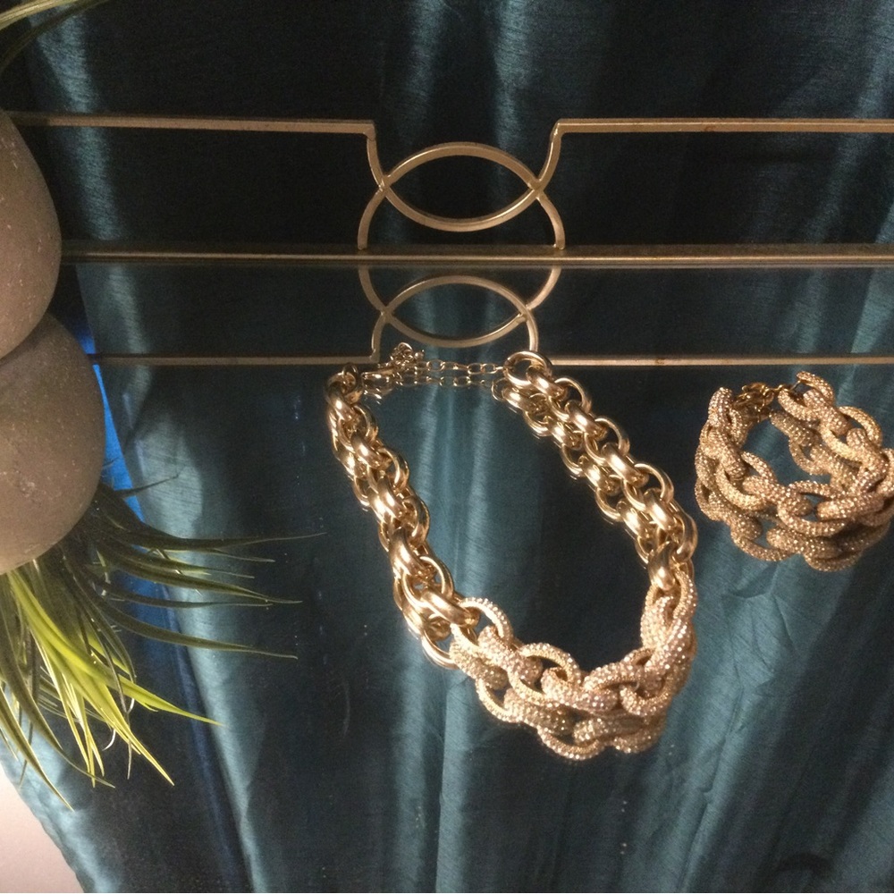 Chunky chain & bracelet. Clean & Excellent condition. Fits small-medium wrist.